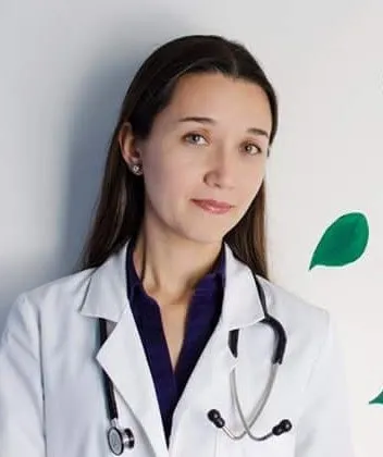 Dra. Carolina Jiménez Castro, Pediatra