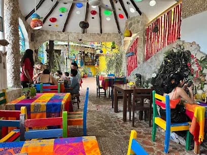 Uh-najil coffee Restaurant & cafetería